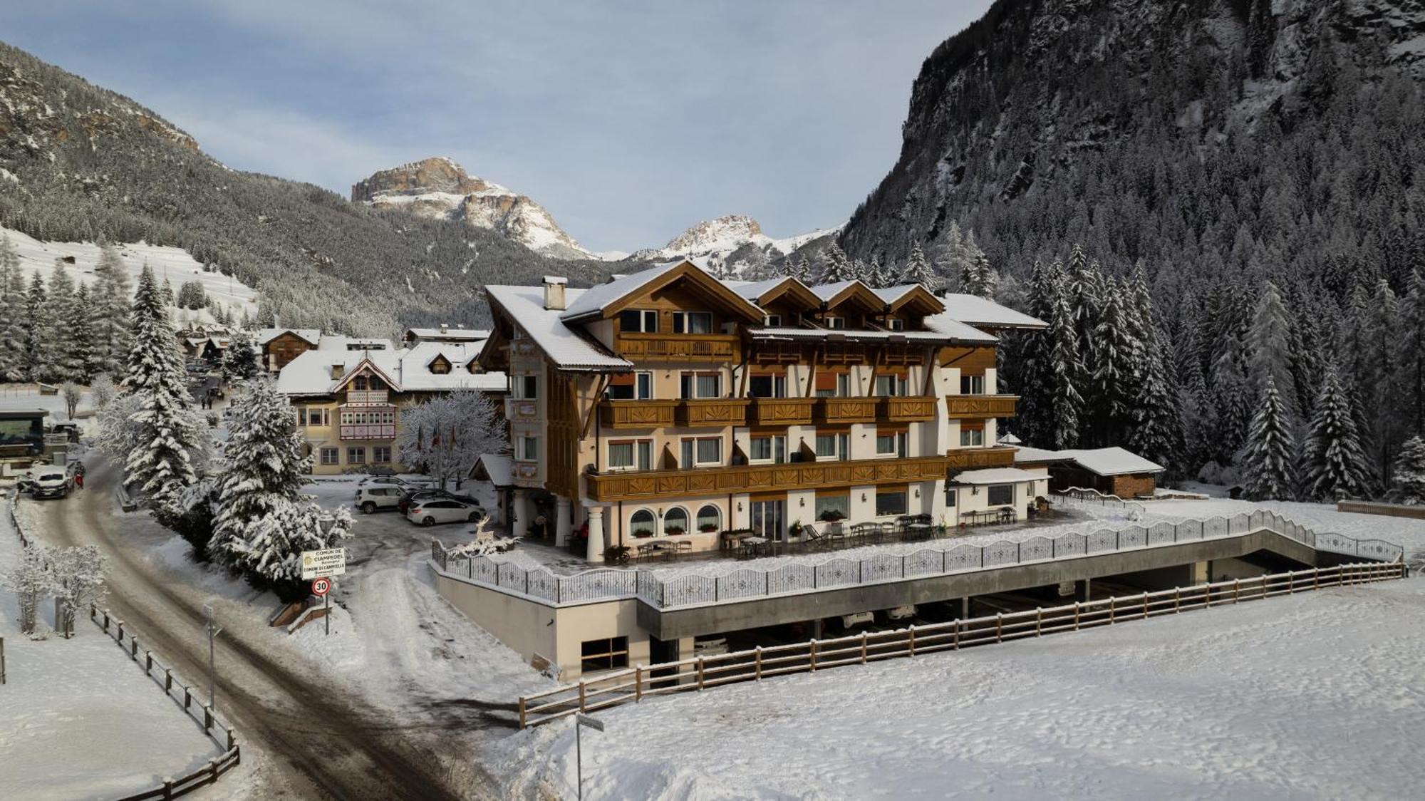 Alpenhotel Panorama Campitello di Fassa Εξωτερικό φωτογραφία