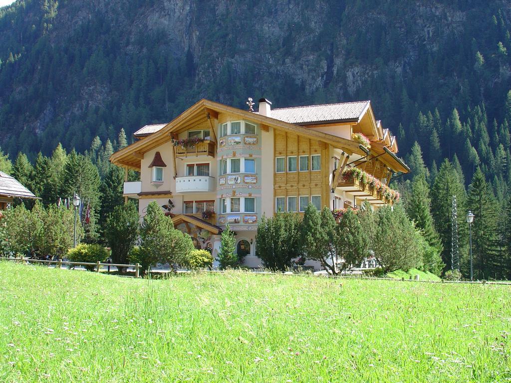 Alpenhotel Panorama Campitello di Fassa Εξωτερικό φωτογραφία
